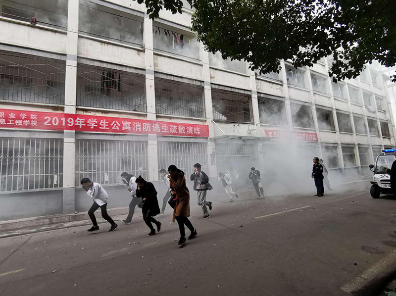 共筑心中“防火墙”,织起生命安全网--荆门职业学院开展消防安全教育活动