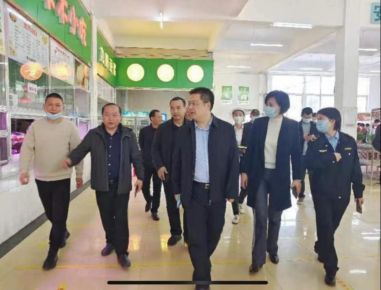 荆门市委常委、副市长雷华来我校检查食品安全工作