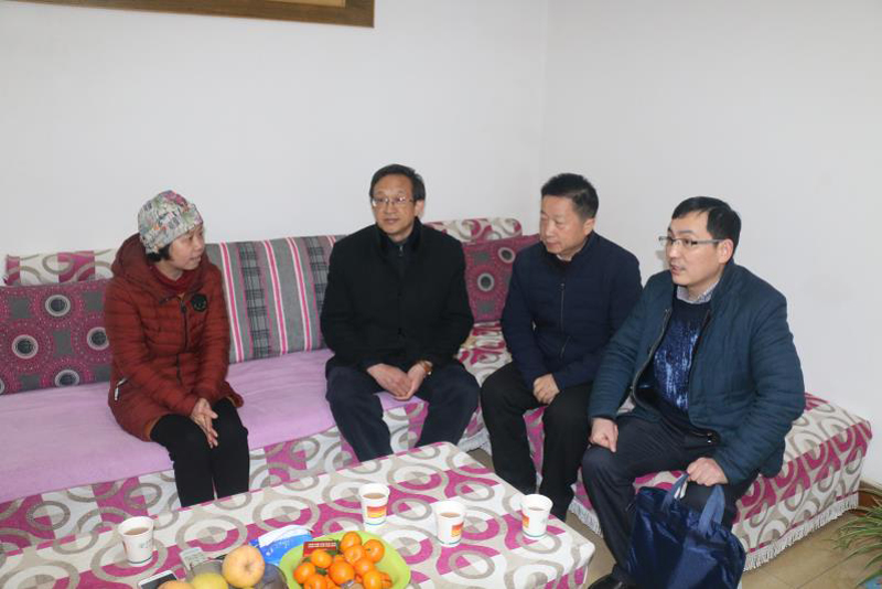 荆门职业学院党委书记姜永立看望退休老教师